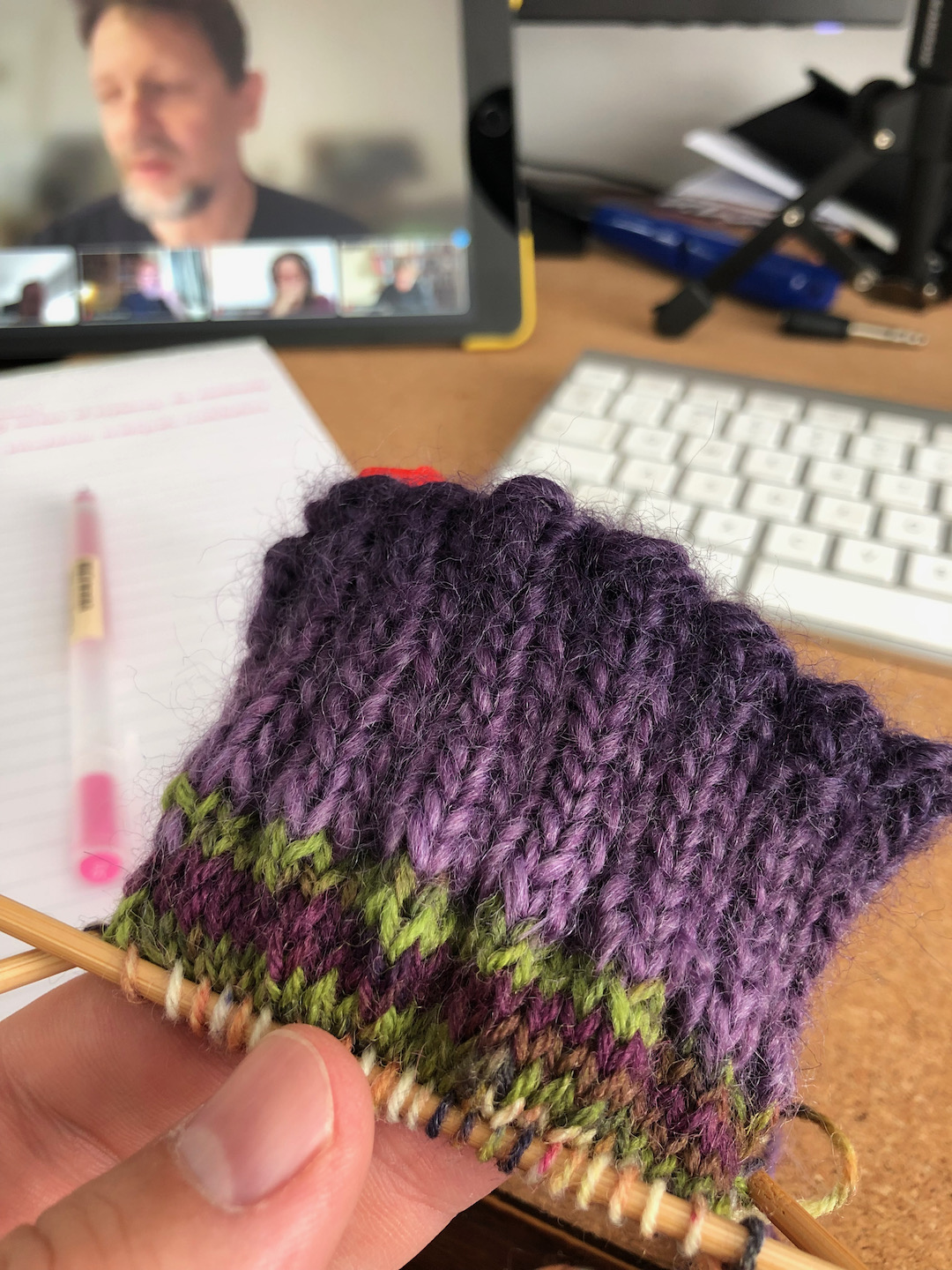 Contrasting yarns closeup