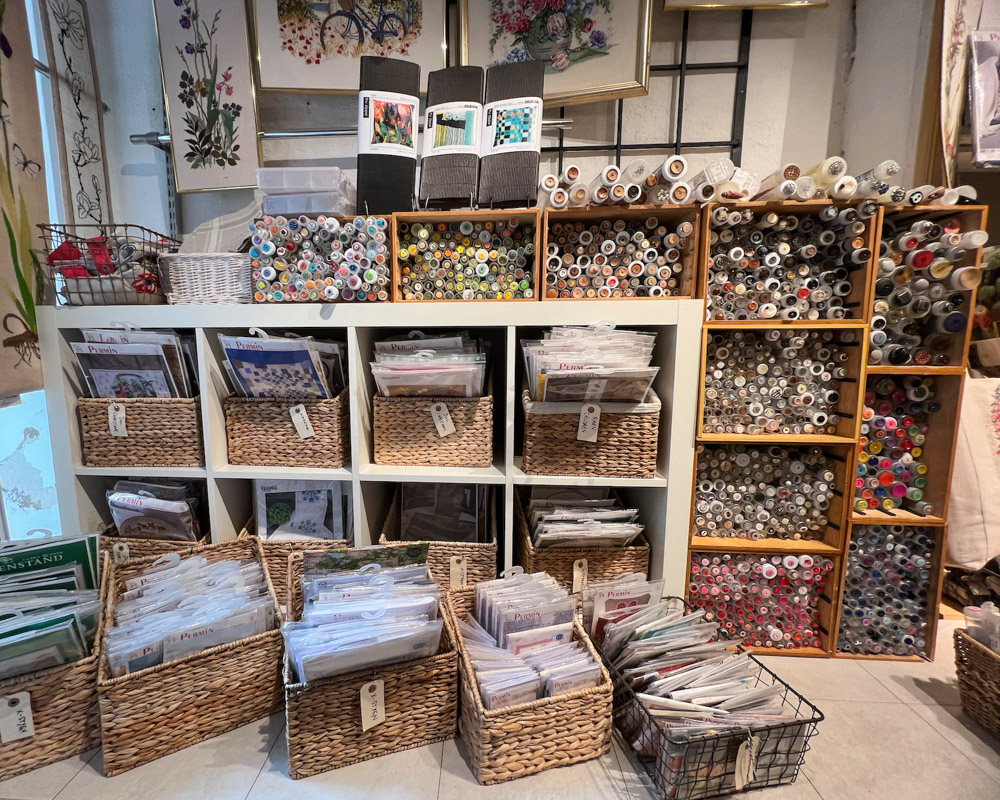 Yarn display shelves